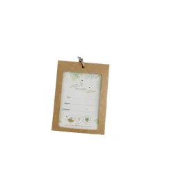 Photo de Porte-badge en papier cartonné avec badge à semer